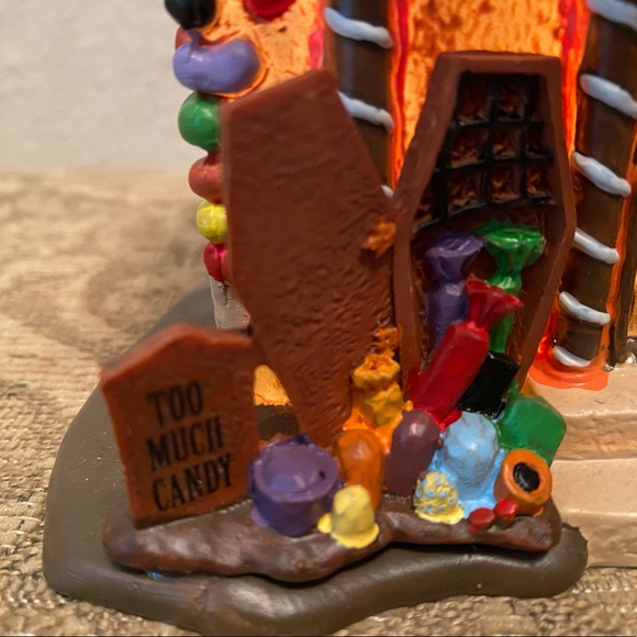Sugar And Spice LEMAX Gingerbread Village Halloween The Candy Crypt RETIRED - Picture 3 of 12